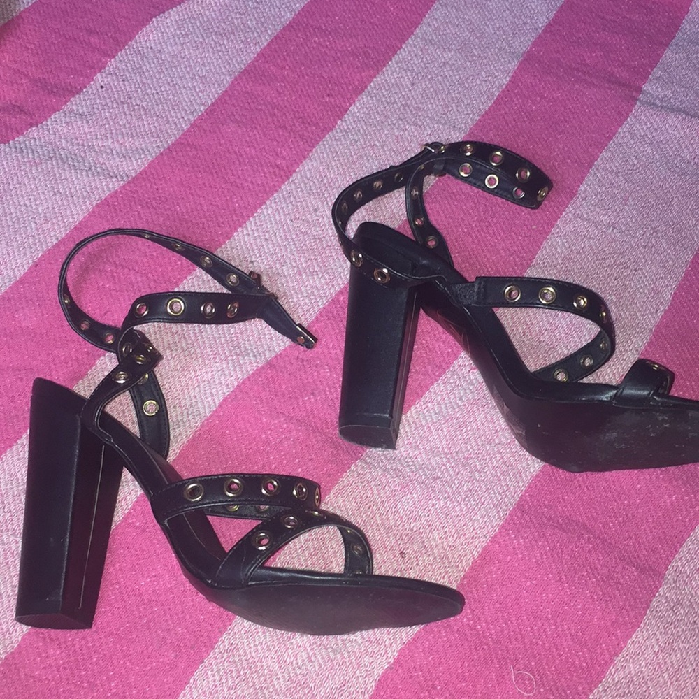 Missguided Zoe Strappy Eyelet Heels - Picture 4 of 4